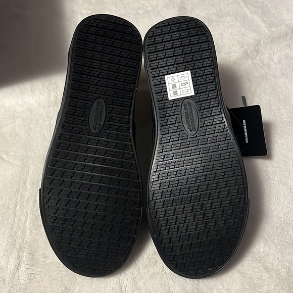 BRAND NEW Skechers shoes - Picture 3 of 6